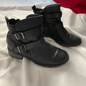 Kohl’s brand size 5 1/2 over ankle side zipper boot